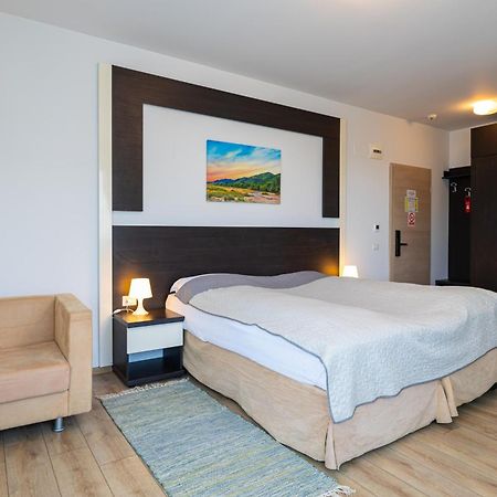 Hotel Armonia By Aristocratis Targu Neamt Exterior foto