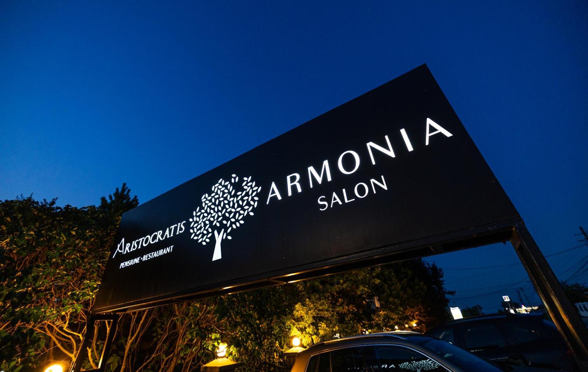 Hotel Armonia By Aristocratis Targu Neamt Exterior foto