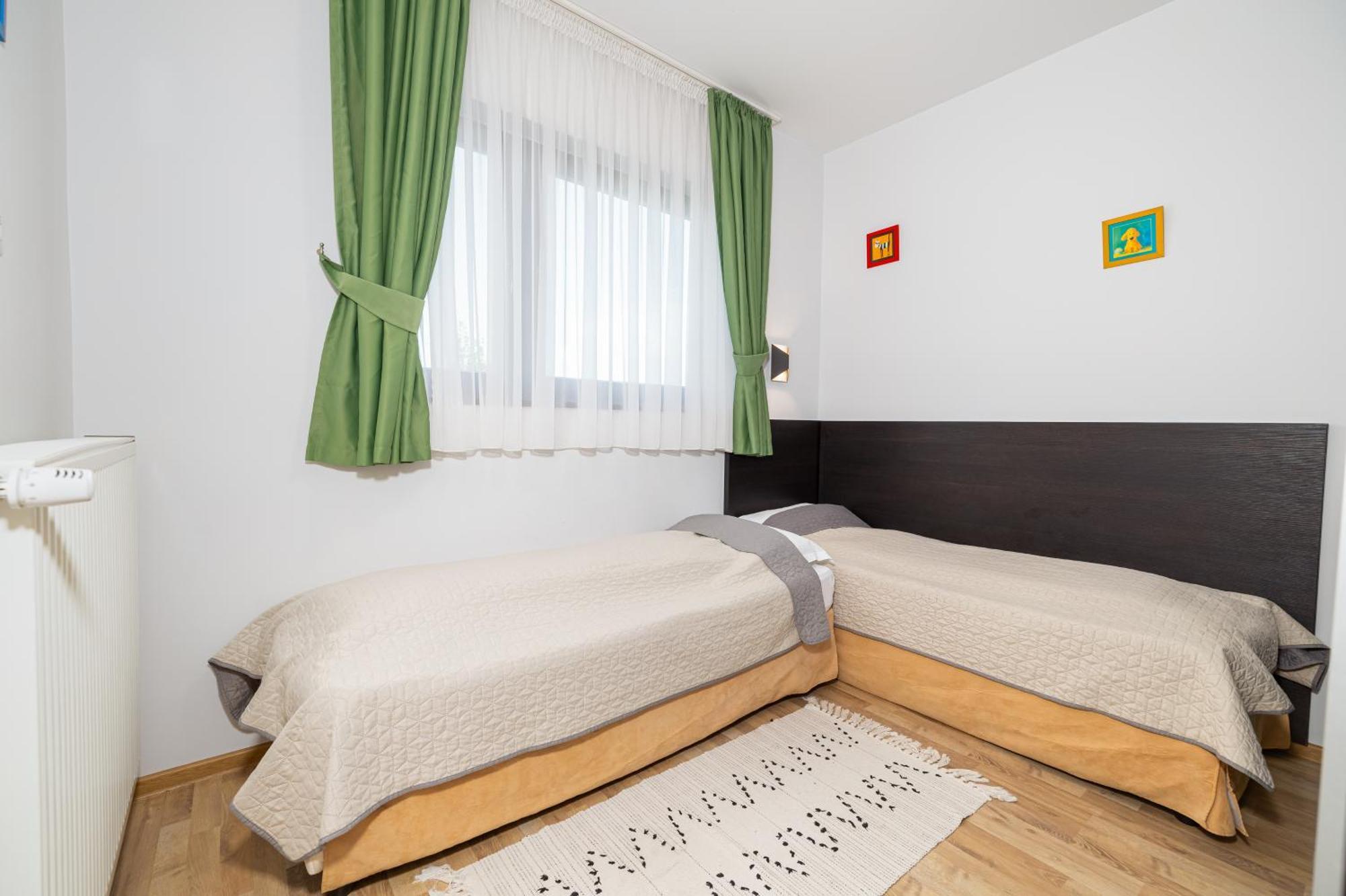 Hotel Armonia By Aristocratis Targu Neamt Exterior foto