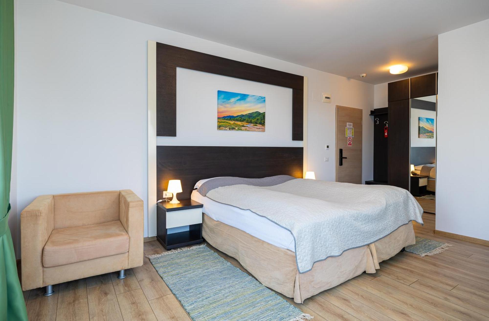 Hotel Armonia By Aristocratis Targu Neamt Exterior foto