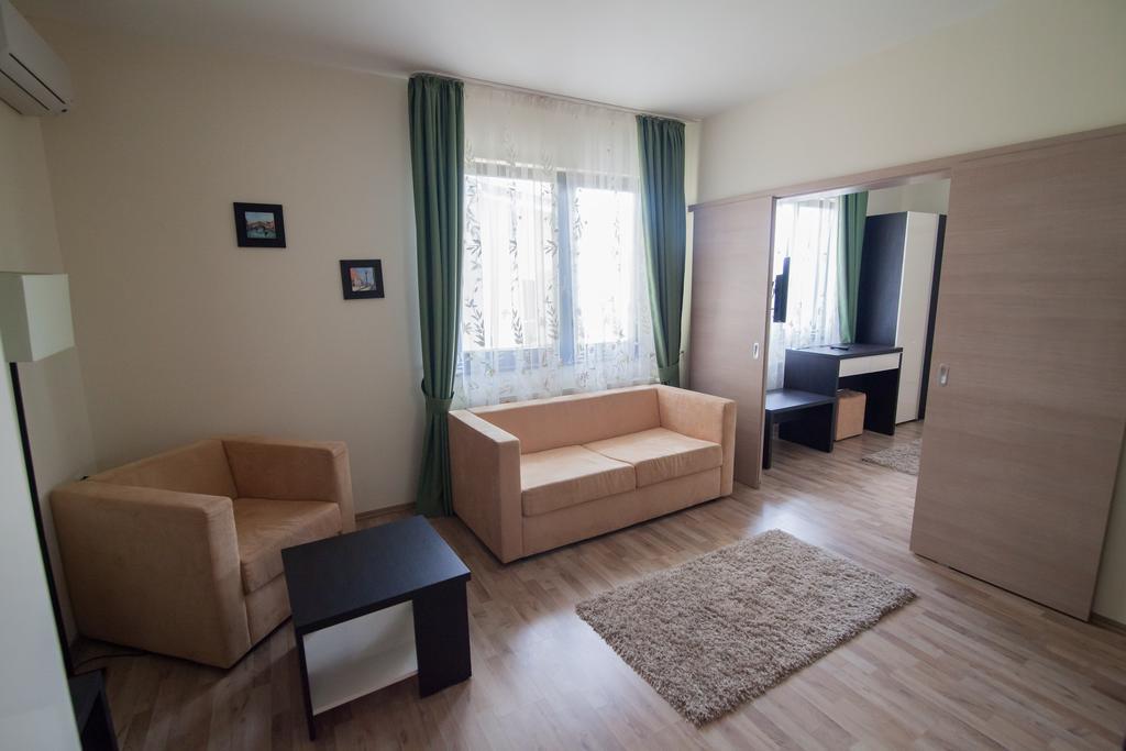 Hotel Armonia By Aristocratis Targu Neamt Habitación foto