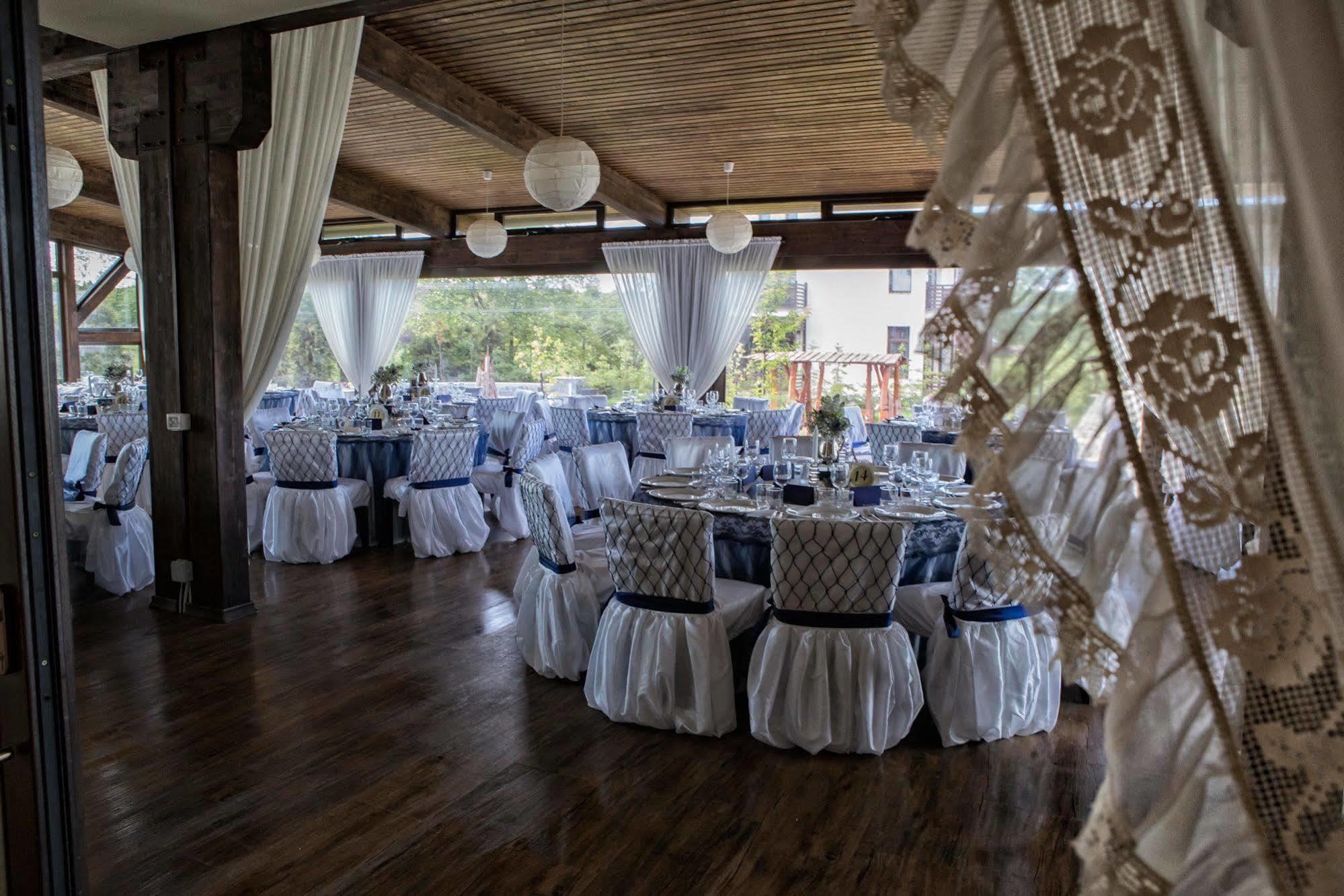 Hotel Armonia By Aristocratis Targu Neamt Exterior foto